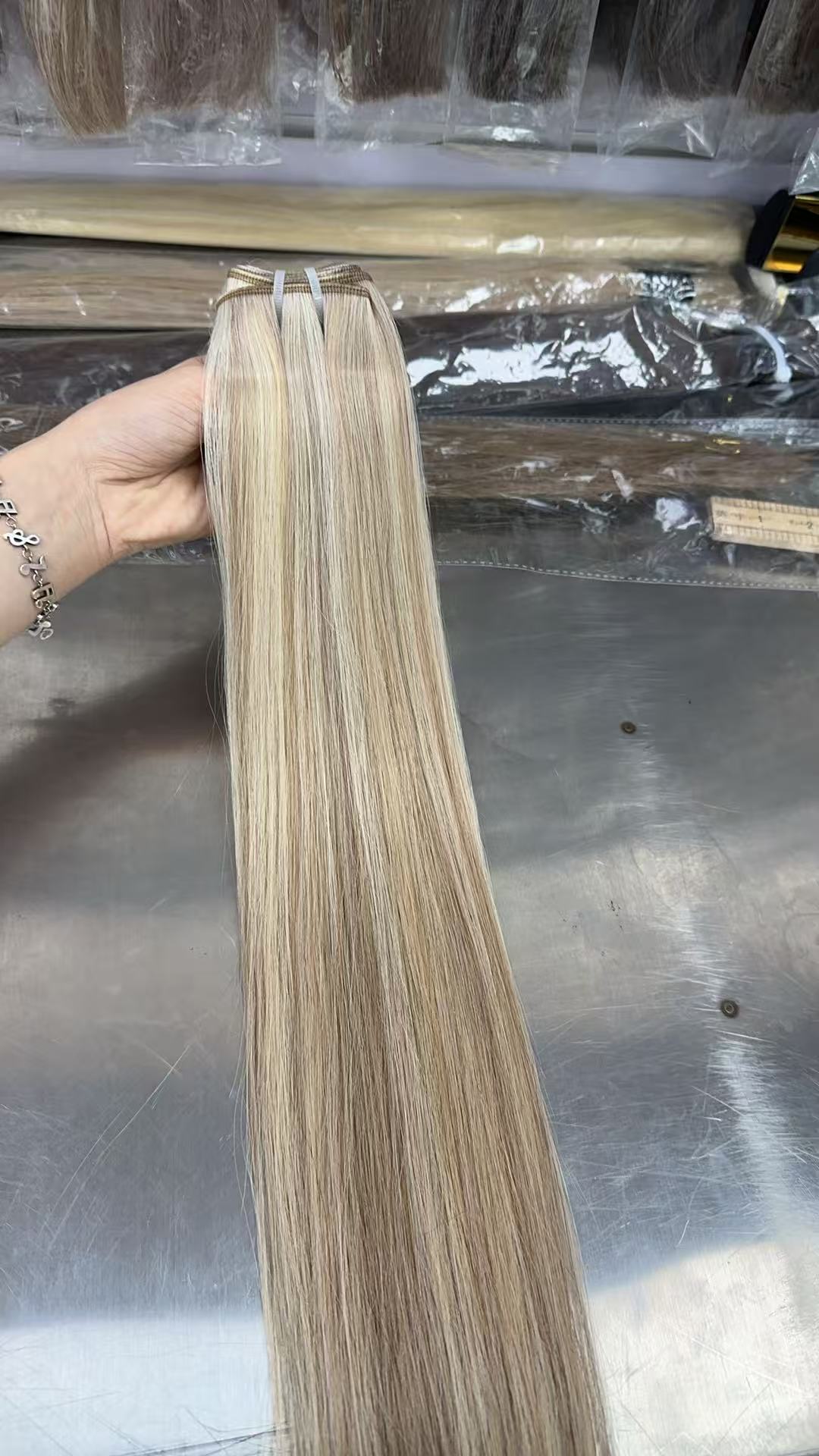 Alternating Piano Weft Hair Extensions – Two-Tone Interspaced Bundle